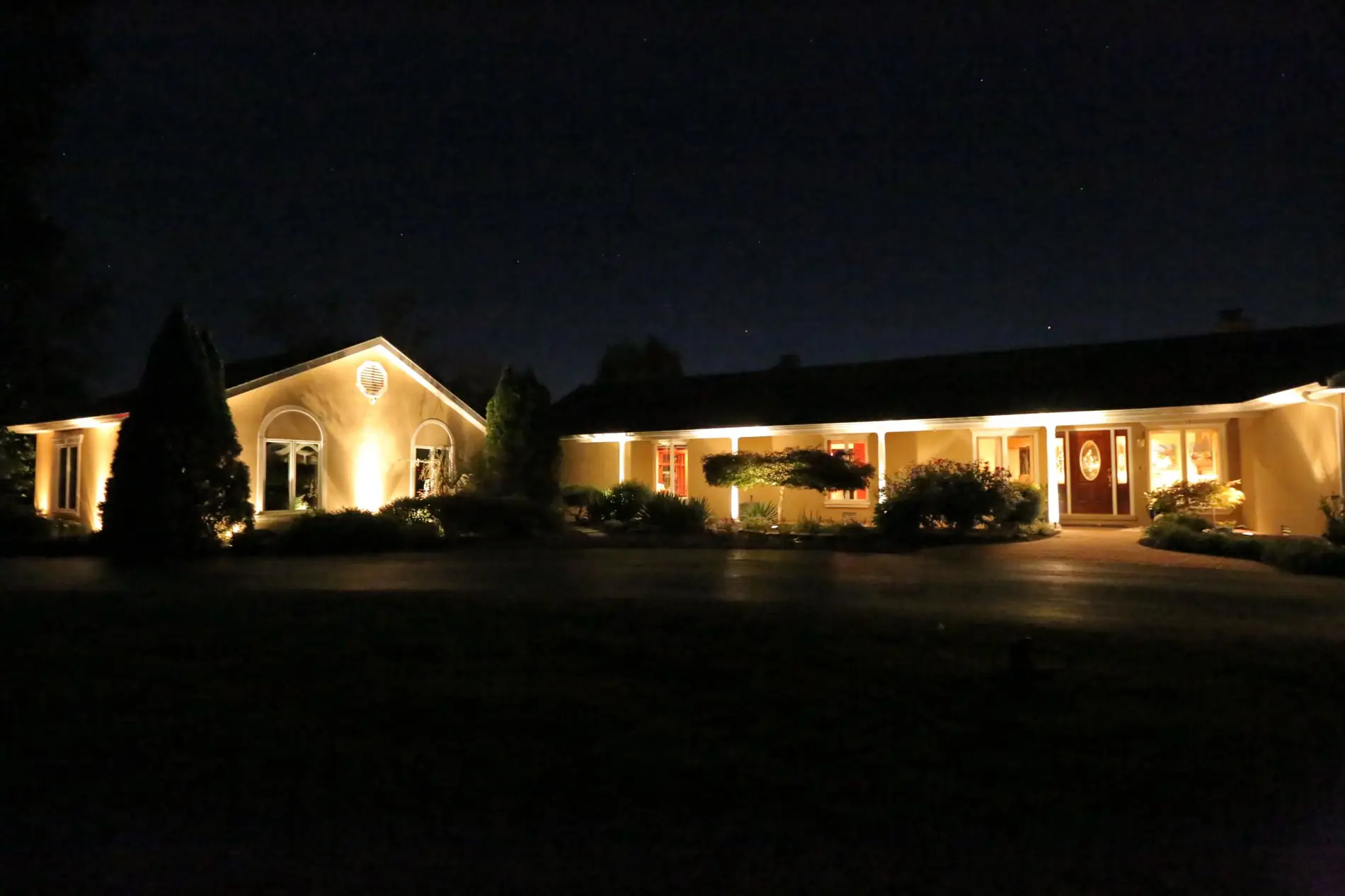 Marco Bros concept: night lighting on a ranch home